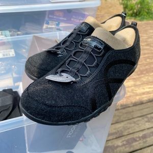 Sketchers Wash-a-Wools Tennis Shoes